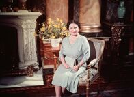 Universum History – 1942: Königin Elizabeth (Queen Mum) im Buckingham Palace, London.