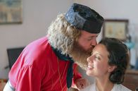 Giuseppe Garibaldi – Giuseppe Garibaldi (Carlo Olivazzi) küsst Esperance von Schwartz (Isabelle Tabachi) – eine Frau, die es mehrfach ablehnt, ihn zu heiraten.