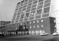 Unser Land in den 50ern – Die vom Architekten Walter Riphahn entworfene neue Kölner Oper wurde am 8. Mai 1957 eingeweiht. An dieser Stelle stand bis 1938 die Kölner Synagoge.