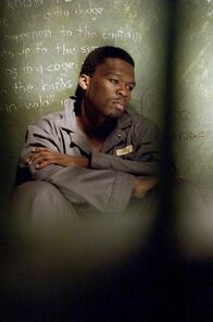 Get Rich or Die Tryin' – Im Knast beginnt Marcus (50 Cent), seine Gedanken und Gefühle aufzuschreiben und mit Rap-Musik zu unterlegen ...