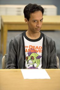 Community – Auf der Suche nach dem alten Computerlabor des ersten Deans von Greendale, müssen Abed (Danny Pudi) und die Truppe viele Gefahren meistern und mit Einfallsreichtum punkten ...