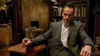 Elementary – Damit Kitty nicht durch die kontinuierlichen Bedrohungen langsam ihren Verstand verliert, verstärkt Sherlock (Jonny Lee Miller) seine Bemühungen, ihr zu helfen ...