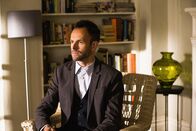 Elementary – Ein neuer Mordfall bereitet Sherlock Holmes (Jonny Lee Miller) anfangs großes Kopfzerbrechen ...