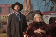 Baskets – Chip Baskets (Zach Galifianakis, l.); Christine Baskets (Louie Anderson, r.)