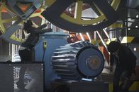 Scorpion – Eigentlich sollten Happy (Jadyn Wong, l.), Toby (Eddie Kaye Thomas, r.) und der Rest des Teams eine Windfarm verbessern, doch dann stecken sie plötzlich in Schwierigkeiten ...