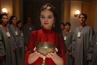 A Pure Place – Mit zunehmender Grandezza spielt Irina (Greta Bohacek) ihre Rolle in einem schrecklich schönen Untergangsszenario auf Leben und Tod.