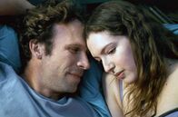 Der große Wagen – Pieter (Damien Mongin) wurde in die Familie Burchnar aufgenommen und nähert sich der Tochter Martha (Esther Garrel).