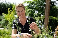 Garten & lecker – Der charmante Gartenwettbewerb geht in die nächste Runde! Es wird gepflanzt, geschmückt und gefeiert! Wer gibt die beste Gartenparty? - Die erste Reise geht nach Velbert-Langenberg in den charmanten Naturgarten von Tanja Matthes.