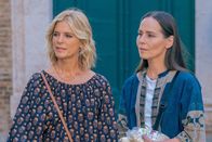 Signora Volpe – Der Beginn der Trüffelsaison ist in Panicale ein großes Ereignis - auch für Sylvia (Emilia Fox, l.) und ihre Schwester Isabel (Tara Fitzgerald, r.)