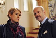 Sturm der Liebe – ARD STURM DER LIEBE FOLGE 1204 Uhr im ERSTEN. Helen (Miriam Krause, l.) verlangt von Götz (Andreas Borcherding, r.) Schadensersatz.