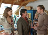 Ich heirate meine Frau – Elke (Annika Kuhl) ihr Mann Sebastian (Wanja Mues) und deren Kinder Tom (Lasse Saborowsky) und Yannik (Matti Saborowsky) haben es satt, dass der Pensionär Werner (Elmar Wepper) sich in ihr Leben einmischt.
