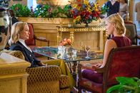 Good Trouble – (v.li.): Joanna Johnson (Diana), Molly McCook (Rebecca).