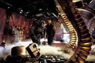 Supernova – Karl Larson (Peter Facinelli) der aufgrund der Mutation übermenschliche Kräfte und enorme Selbstheilungskräfte entwickelt hat, beginnt einige Besatzungsmitglieder zu ermorden und Sabotageakte zu begehen.