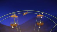 Lassie – Äußerst wagemutig arbeitet sich Lassie auf dem Riesenrad mit gewaltigen Sprüngen zu der Gondel vor, in der Penny sitzt.
