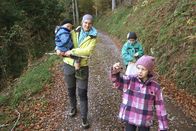 SRF bi de Lüt – Familie Frick beim Waldspaziergang