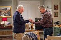 Man with a Plan – Joe (Stacy Keach, l.); Adam Burns (Matt LeBlanc, r.)