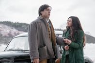 Outlander - Die Highland-Saga – Roger Wakefield (Richard Rankin), Fiona (Iona Claire)