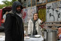 Alles oder Nichts – Daniel (Raphael Vogt, l.) und Maria (Josephine Martz, r.) verfolgen das Drama um Jascha und seine Freunde ...
