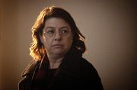 Tatort – Für Monika Lehnen (Tilla Kratochwil) gibt es nichts mehr zu verheimlichen. Ihre Freundin Susanne hat entdeckt, dass sie Lebensmittel von der Tafel in ihre Tasche gesteckt hat. Monika schämt sich abgrundtief und offenbart Susanne ihre Situation.