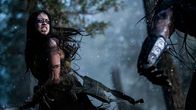 Prey – Prey Gnadenloser Kampf: Amber Midthunder als Naru, Dane DiLiegro als Predator Copyright: SRF/2022 20th Century Studios/The Walt Disney Company/David Bukach