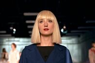 Die Unsichtbare – Fine (Stine Fischer Christensen) ist Schauspielerin und bekommt mit Hilfe von Regisseur Friedmann ihre erste große Rolle.