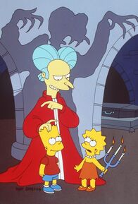 Die Simpsons – In Barts (l.) Träumen taucht der böse Vampir Mr. Burns (M.) in der Gemäldegalerie der Simpsons auf und verfolgt ihn und seine Schwester Lisa (r.).