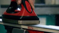 Puls – Puls Ewigkeitschemikalien PFAS: Steigende Belastung, wachsende Gefahr? Beim Wachsen von Langlaufskiern werden nach wie vor PFAS freigesetzt. Copyright: SRF