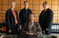 Tatort – Mordkommssion Dortmund, l-r: Martina Bönisch (Anna Schudt), Jan Pawlak (Rick Okon), Peter Faber (Jörg Hartmann, sitzend), Rosa Herzog (Stefanie Reinsperger)