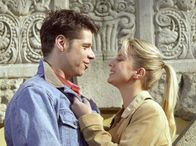 In aller Freundschaft – Vladi (Stephen Dürr) und seine Freundin Nicole (Katrin Weißer).