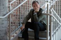 Mr. Right – Der ehemalige CIA-Agent Hopper (Tim Roth) hat es auf Francis abgesehen. Auf seiner Jagd nach ihm gibt er sich als Polizist Reynolds aus. Ob das gut geht?