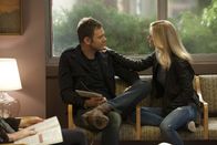 Community – Mit seinen Spielchen bringt Pierce sowohl Britta (Gillian Jacobs, r.) als auch Jeff (Joel McHale, l.) in schwierige Situationen ...