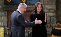 Man with a Plan – Der Babysitter von Adam (Matt LeBlanc, l.) und Andi (Liza Snyder, r.) sagt am Valentinstag ab, also müssen die Eltern zum ersten Mal Kate als Babysitter für ihre Geschwister einsetzen. Doch ist das eine gute Idee?