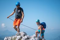 Bergwelten – Zwei Bergführer nach abgeschlossener Ausbildung