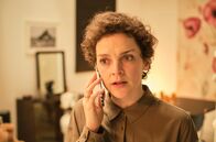 Tatort – Cleo Jansen (Karoline Bär) macht sich Sorgen um ihren Mann, der sich allem Anschein nach in eine unangenehme Lage manövriert hat.
