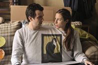 Man Seeking Woman – Josh Greenberg (Jay Baruchel, l.); Rachel (Claire Stollery, r.)