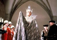 Der Salzprinz – Der König der Unterwelt (Ladislav Chudik) verflucht das Königreich dazu, ohne Salz leben zu müssen.