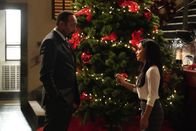 The Flash – Joe West (Jesse L. Martin, l.); Cecile Horton (Danielle Nicolet, r.)