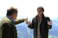 Der Bergdoktor – Dr. Martin Gruber (Hans Sigl, r.) versucht Georg Sattler (Robert Giggenbach, l.) von einem Selbstmordversuch abzubringen.
