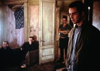 Fight Club – Fight Club Untergrund-Armee : Edward Norton als namenloser Erzähler (r.)
