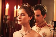 Anna Karenina – Anna Arkádjewna Karénina (Vittoria Puccini) und Graf Alexéj Wrónski (Santiago Cabrera)