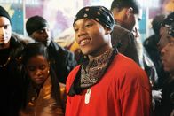 How She Move – Bishop (Dwain Murphy) ist einer der Jugendlichen, die Raya belächeln, bis er merkt, wie begabt sie ist ...