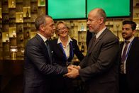 Das Netz - Prometheus – v.l.n.r.: Jean Leco (Raymond Thiry) und Komparsen