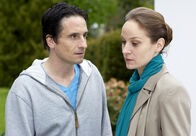 Stiller Abschied – Sandra (Jeanette Hain) und Markus (Oliver Mommsen) sind ratlos, wie sie ihrer kranken Mutter am besten helfen können.