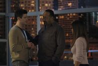 The Flash – (v.l.n.r.) Barry Allen (Grant Gustin); Joe West (Jesse L. Martin); Cecile Horton (Danielle Nicolet)
