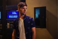 Ghosted – Max Jennifer (Adam Scott)