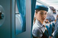 Code 7500 – Aylin Tezel als Gökçe, Stewardess und Lebensgefährtin von Tobias, die durch die Terroristen in Lebensgefahr gerät