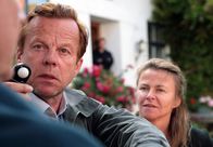 Mankells Wallander – Kommissar Wallander (Krister Henriksson) verfolgt eine Spur, die zu der Beamtin Britt Collin (Pia Halvorsen) führt.