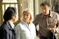 Donna Roma – Friederike (Jutta Speidel) und ihre römischen Kollegen Angelo (Bruno Maccallini, li.) und Marcello (Luca Barbareschi) haben es mit mysteriösen Leichenfunden zu tun.