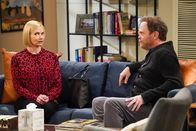 Mom – Jill (Jaime Pressly, l.); Trevor (Rainn Wilson, r.)