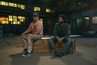 No Activity – (1. Staffel) - Angus (Jesse Plemons, l.); Marco (Jason Mantzoukas, r.)